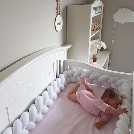 tresse de lit - ™ PETIT COCON:Créez un Univers Doux et Sécurisé pour Bébé - kidzbutterfly.com