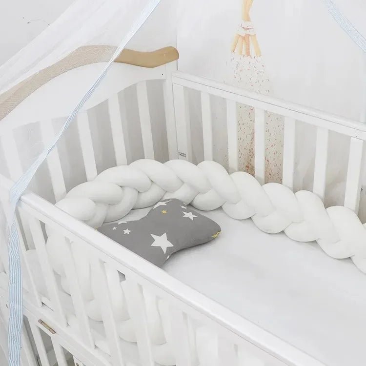 tresse de lit bébé"DouxCocon™ : La Tresse qui Transforme le Lit de Bébé en Un Nid d’Amour et de Tendresse" - kidzbutterfly.com
