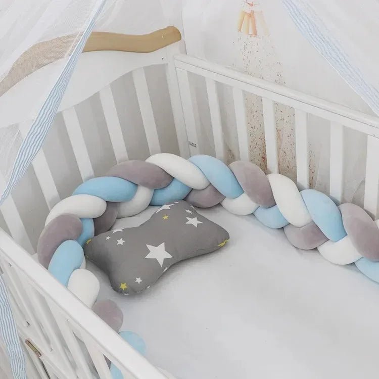 tresse de lit bébé"DouxCocon™ : La Tresse qui Transforme le Lit de Bébé en Un Nid d’Amour et de Tendresse" - kidzbutterfly.com