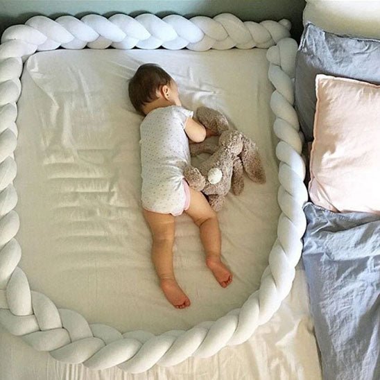 tresse de lit - ™ PETIT COCON:Créez un Univers Doux et Sécurisé pour Bébé - kidzbutterfly.com